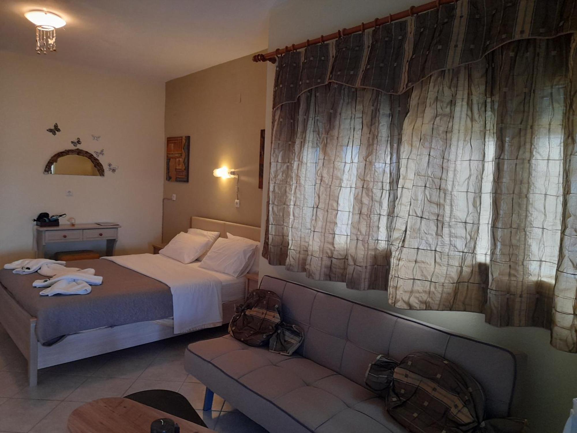 Delfini Lejlighedshotel Akhladherí Eksteriør billede